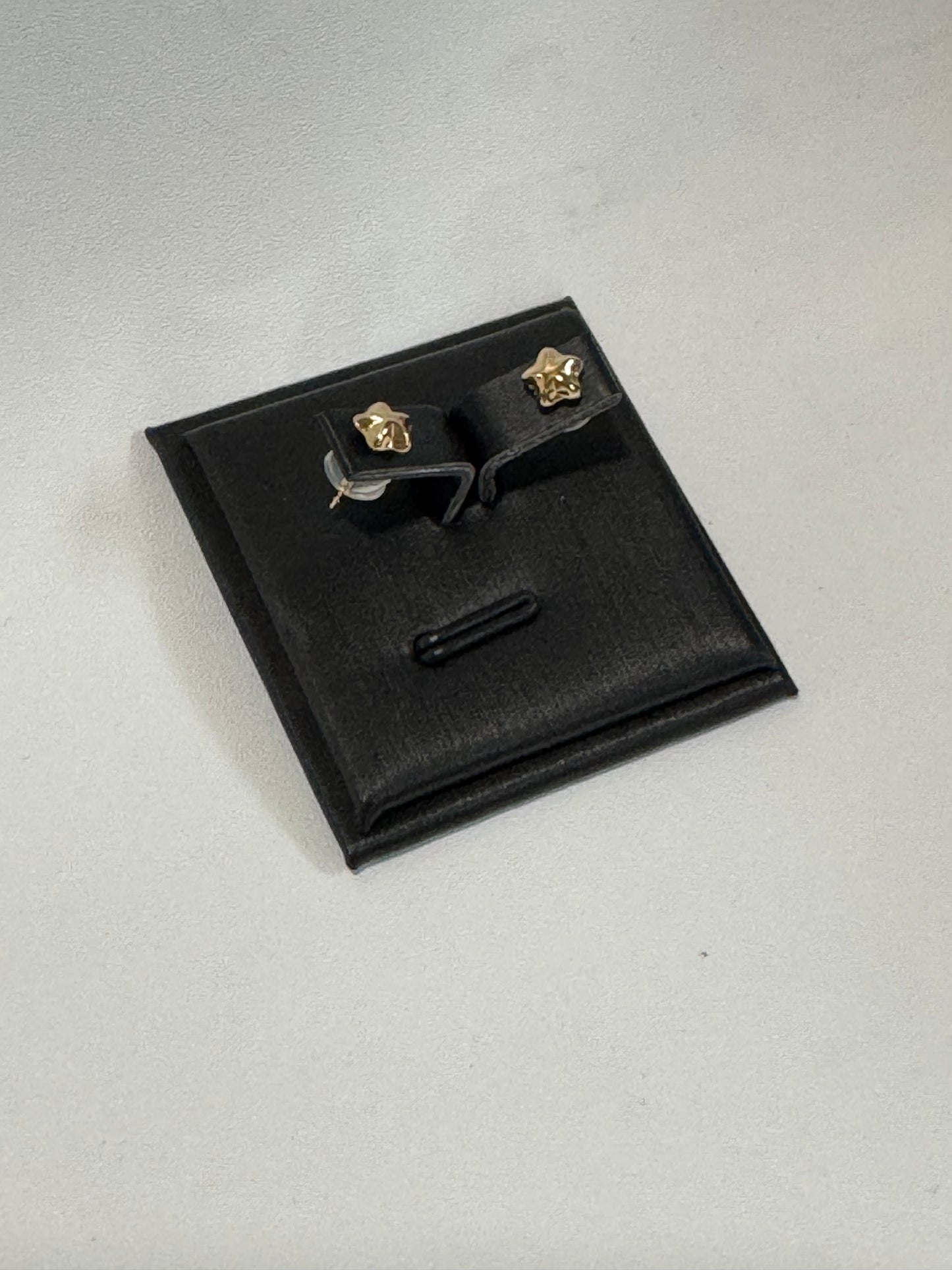 Classic Gold Star-shaped Studs Small
