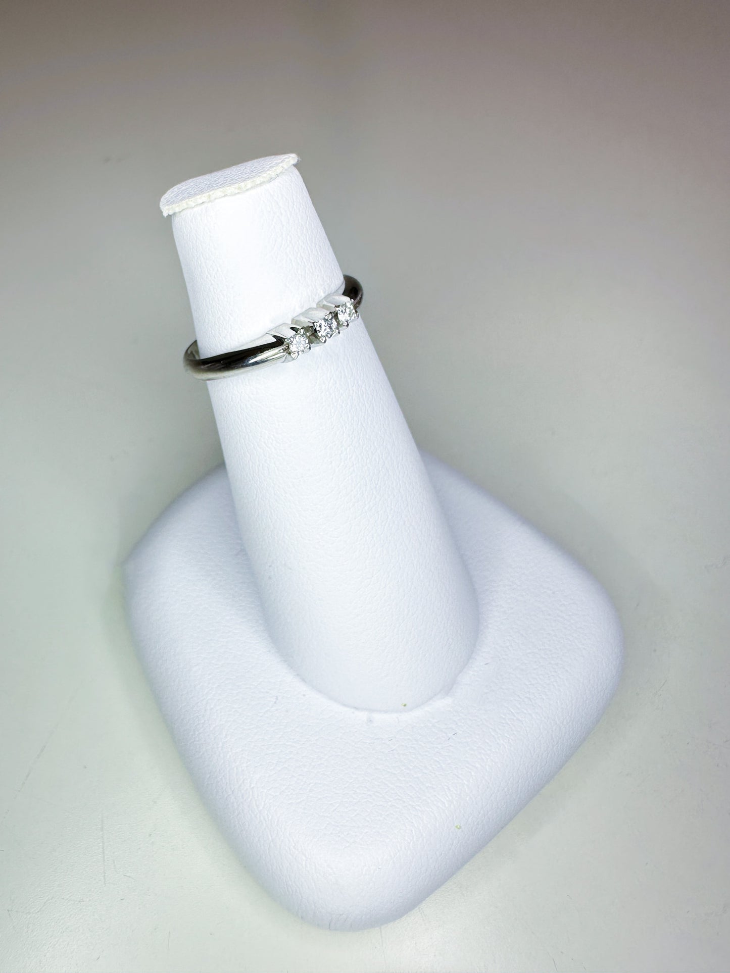 Gwen Tri-diamond Ring