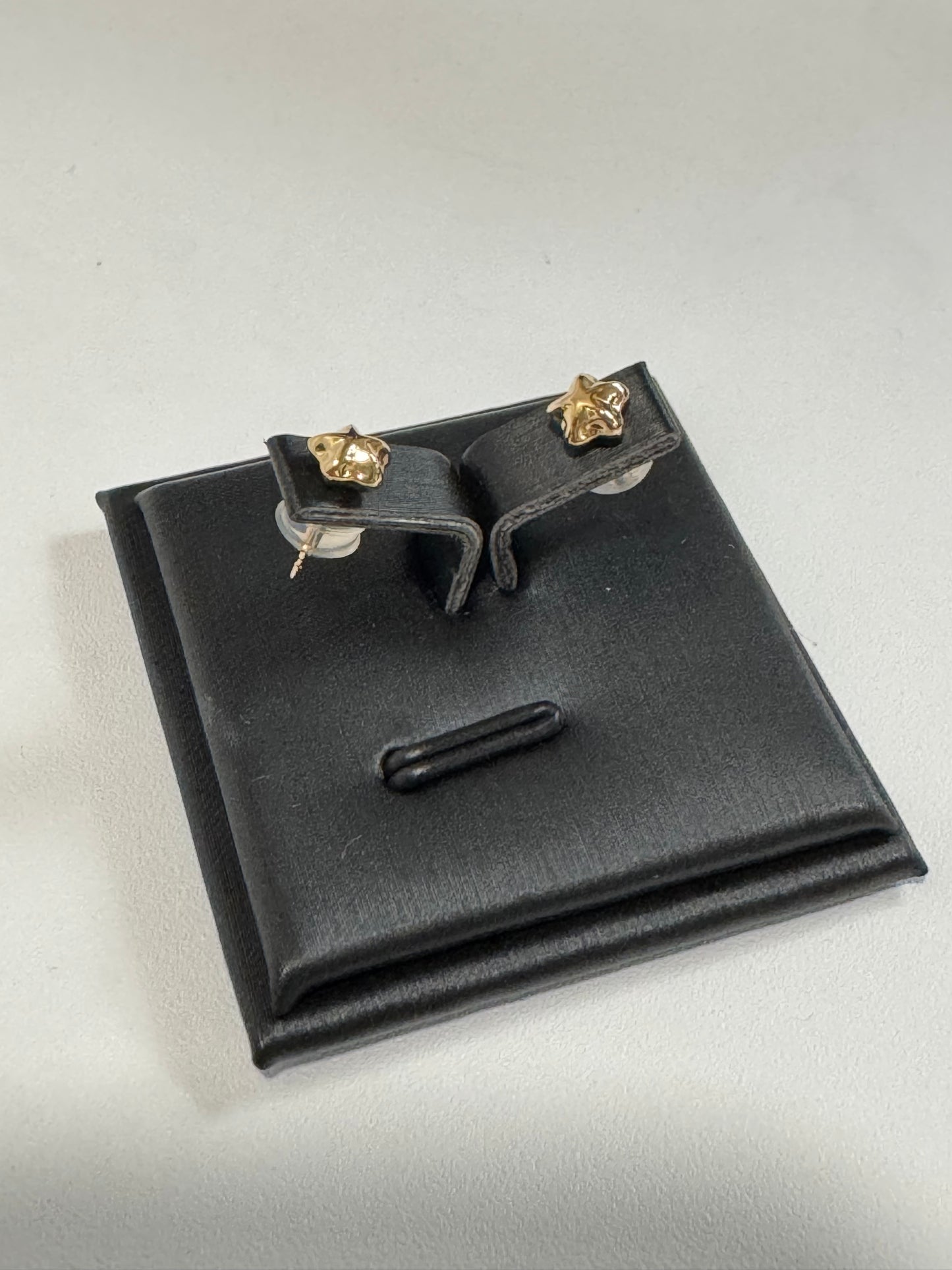 Classic Gold Star-shaped Studs Small
