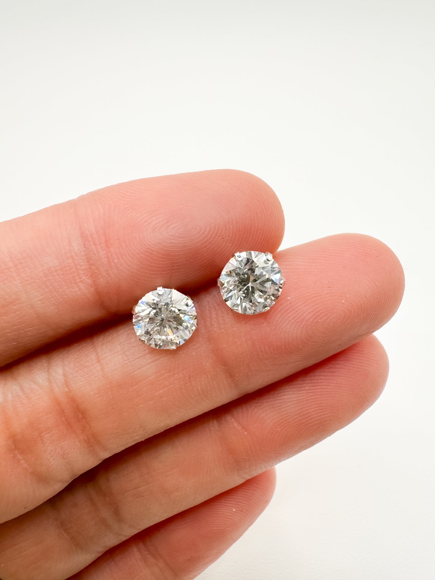 1 + 1 Carat Lab Grown Stud Earrings