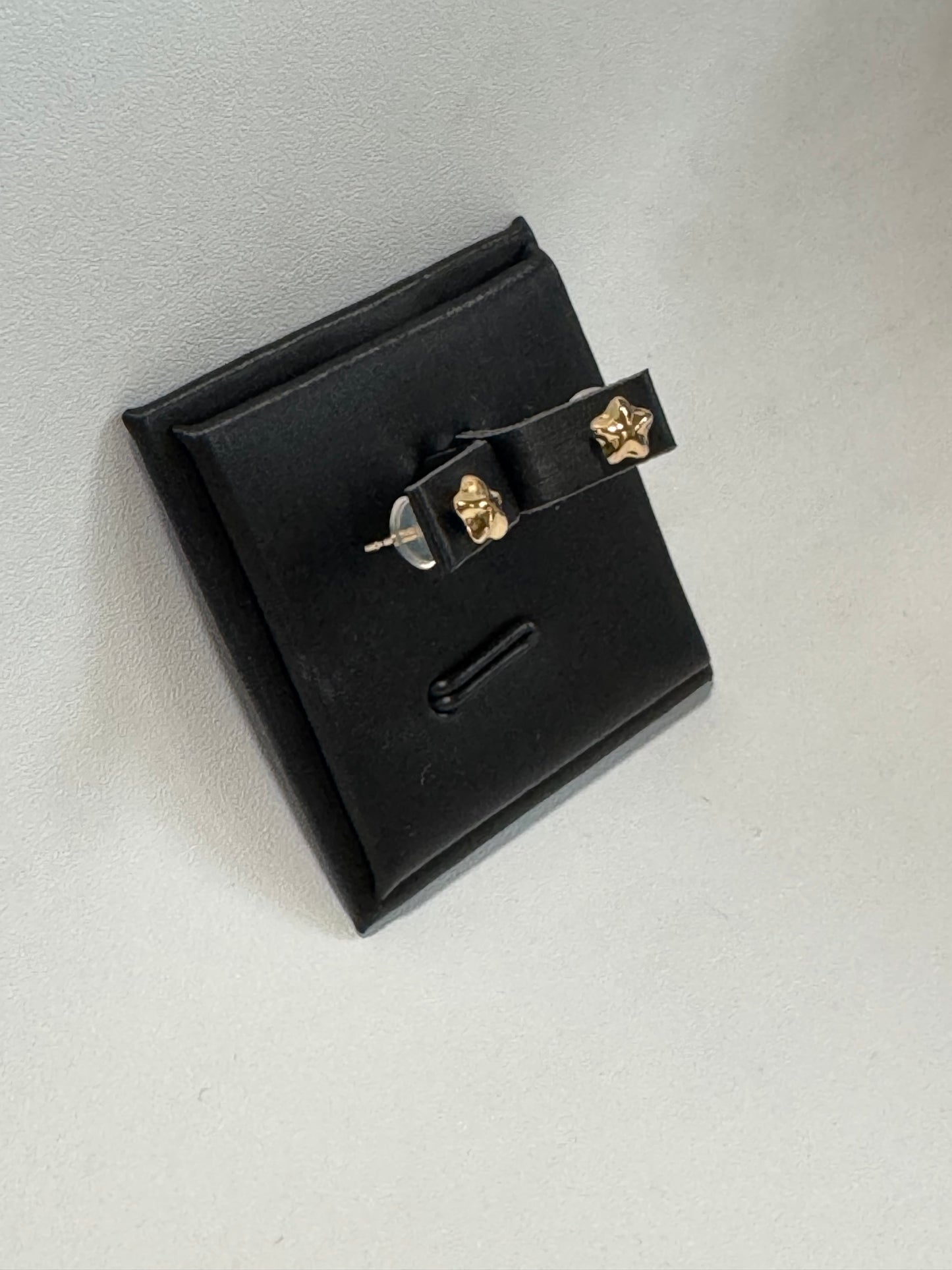 Classic Gold Star-shaped Studs Small