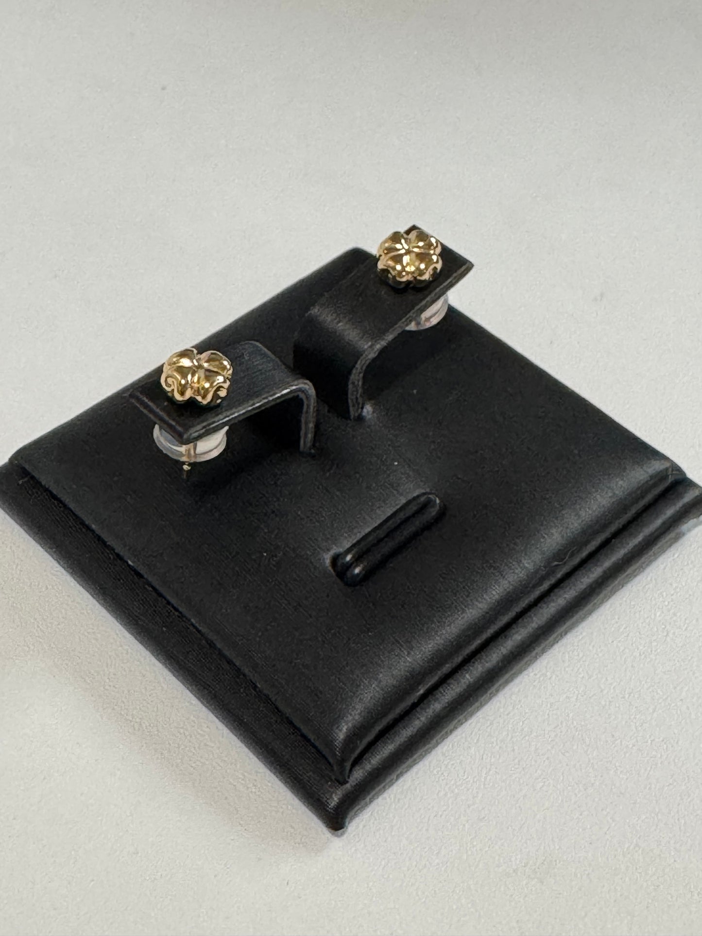 Classic Gold Clover Studs Small