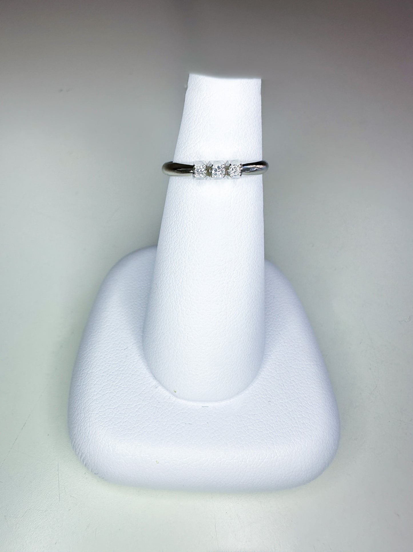 Gwen Tri-diamond Ring
