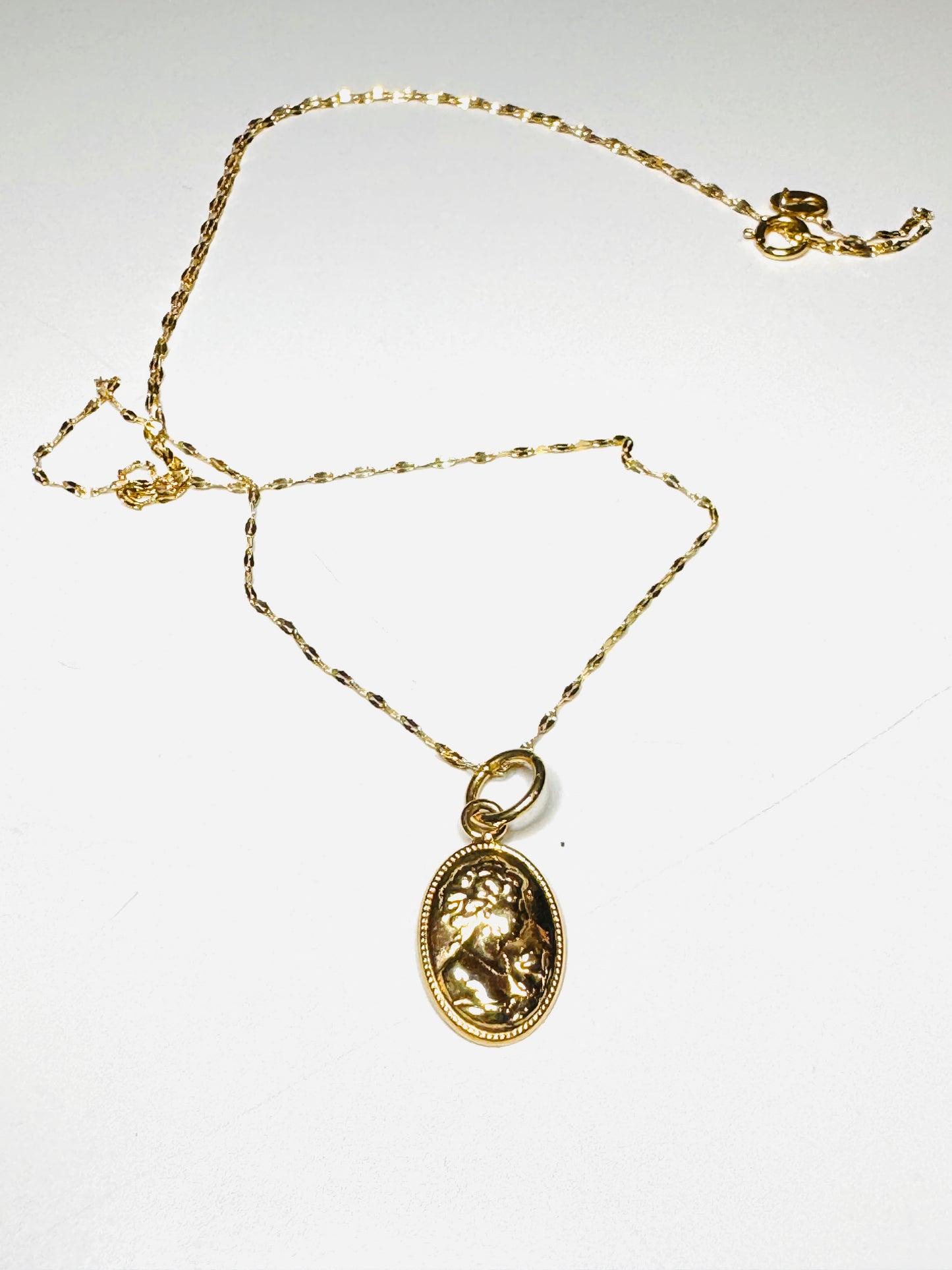 Venus Gold Pendant Necklace