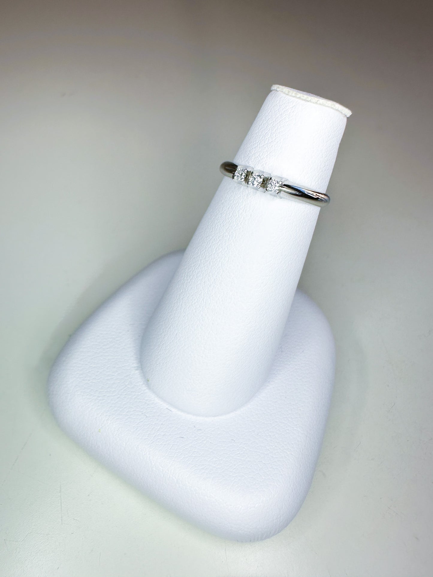 Gwen Tri-diamond Ring