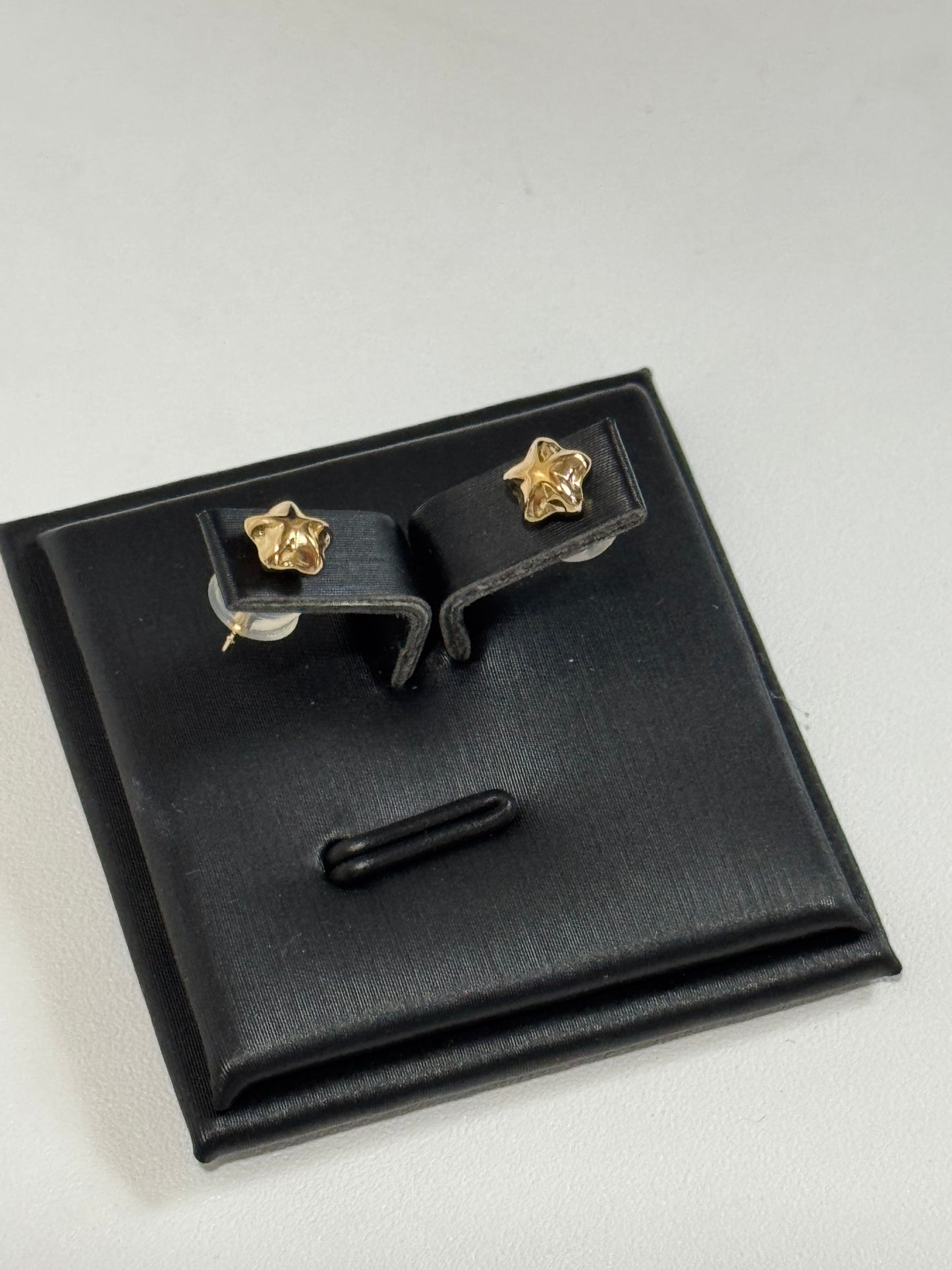 Classic Gold Star-shaped Studs Small