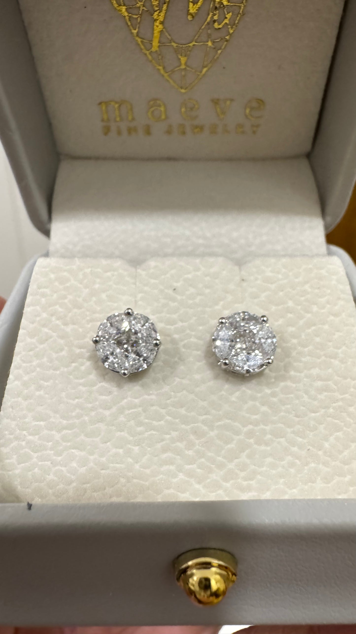 Diamond Studs First Gen Setting, 1 + 1 carat face