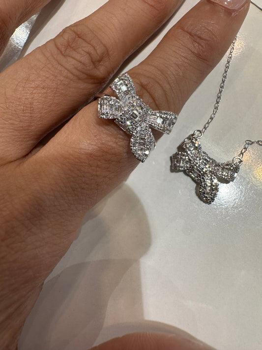 Factory Item: Ribbon Ring in White Gold (Small)