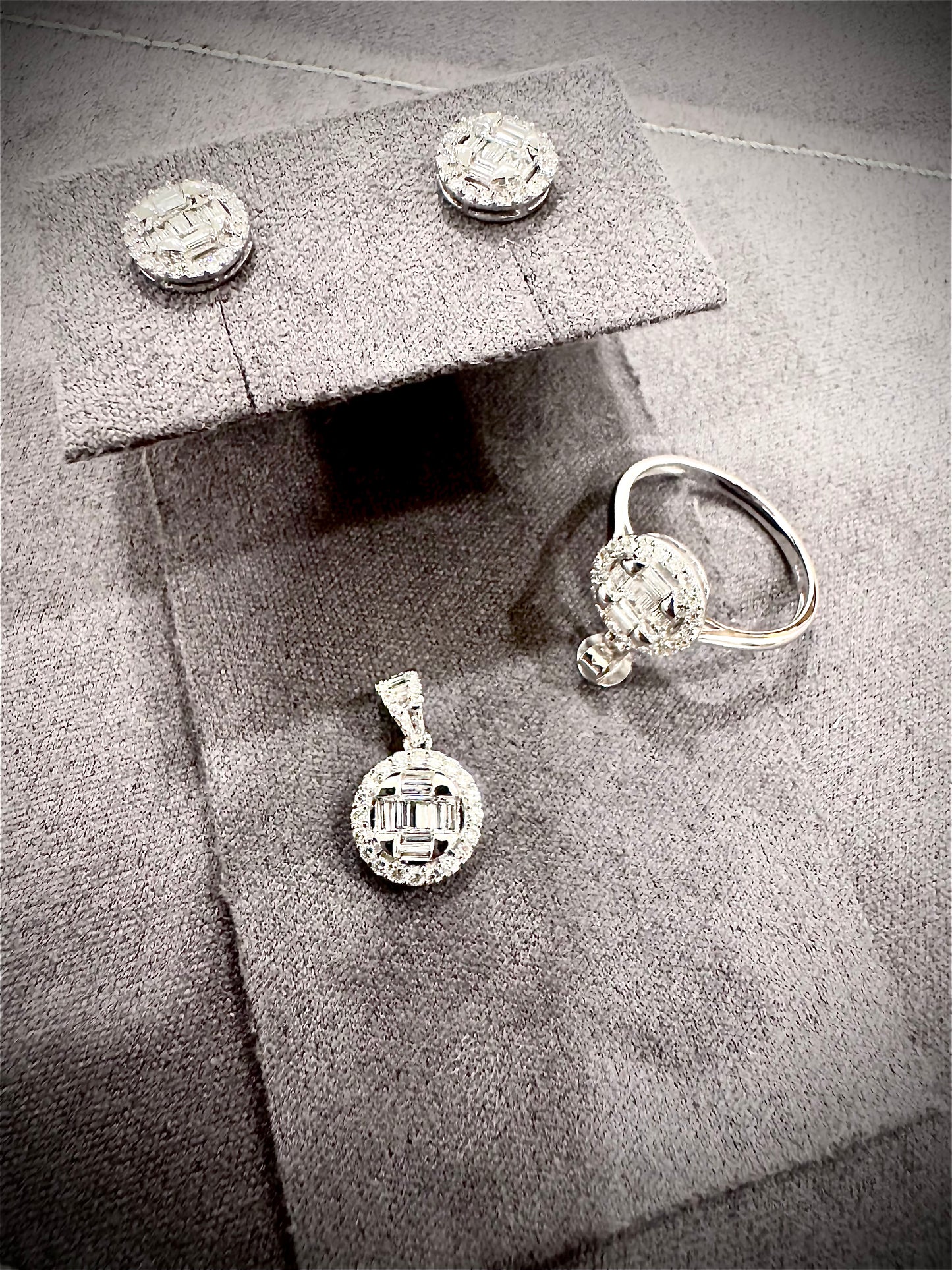 Factory Item: Cerise Halo Set