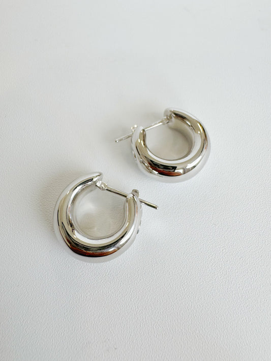 Coleen Chunky Huggies Earrings in 18K White Gold