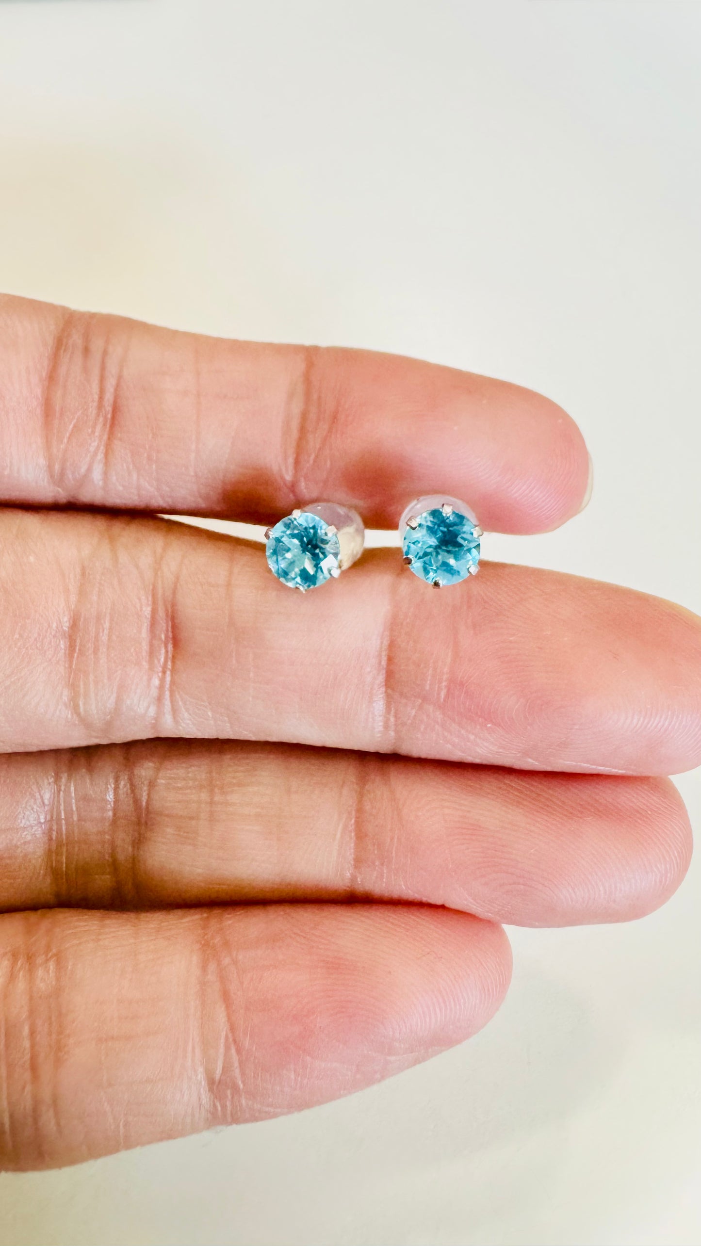 Paraiba Simple Studs in 18K Gold